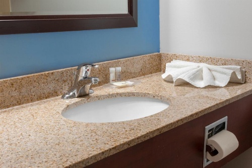 Premier Inn & Suites - Downtown Hamilton Hotel image 17