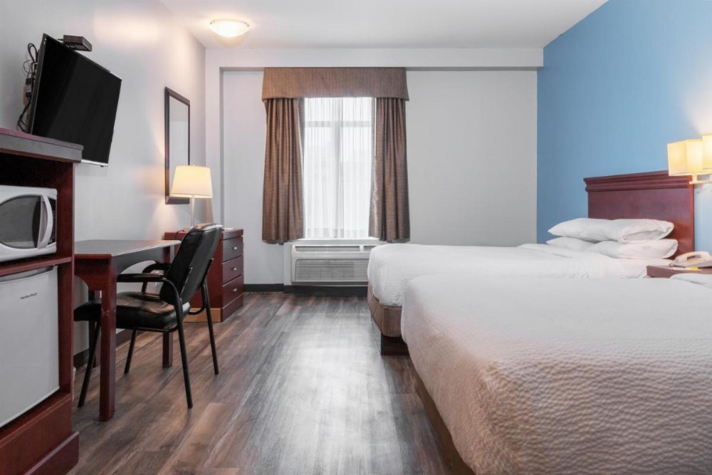 Premier Inn & Suites - Downtown Hamilton Hotel