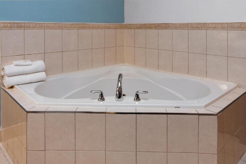 Premier Inn & Suites - Downtown Hamilton Hotel image 8